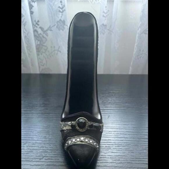Charming Collection Black High Heel Ring Holder Shoe - Picture 2 of 4